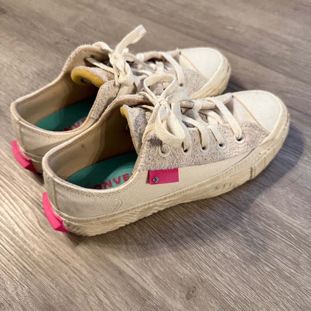 Converse women's Cream and Pink Sneakers sz5